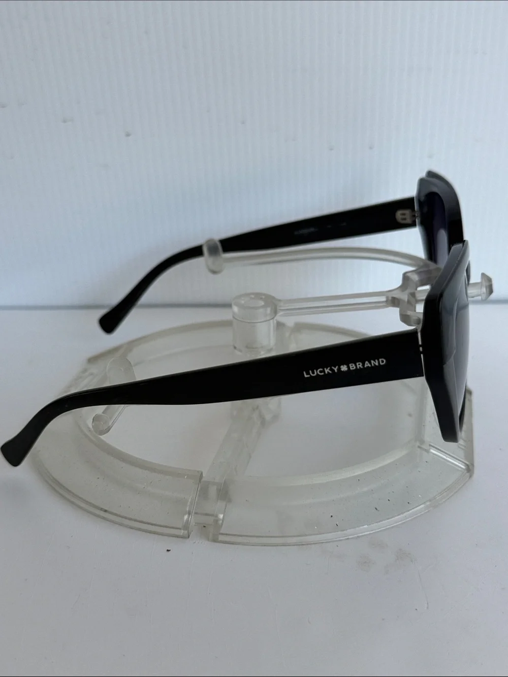 LUCKY BRAND, CHUNKY CAT EYE SUNGLASSES WITH GRADIENT LENSES GLOSSY BLACK